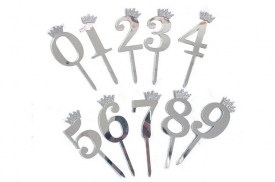 Cake topper plateado con corona numero 0.jpg